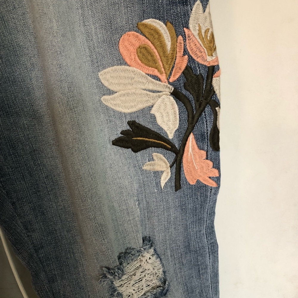 Caslon Brand New Embroidered Boyfriend Jeans💖 - Picture 6 of 14